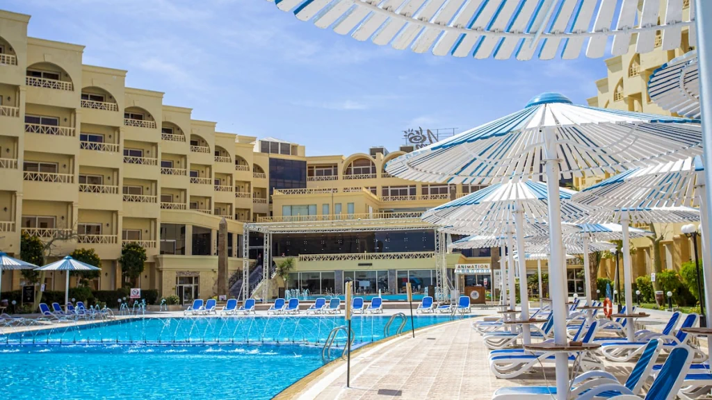 الفندق إيه أم سى رويال - الغردقة